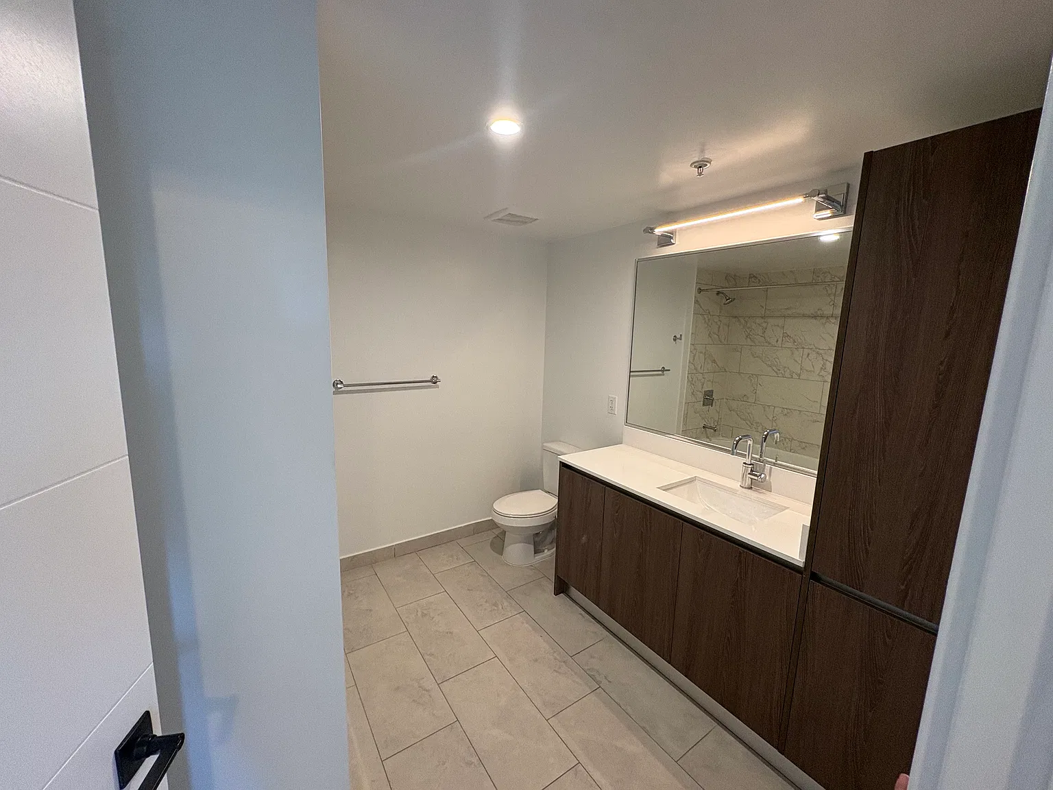 NE 181st St, North Miami Beach — Photo 3