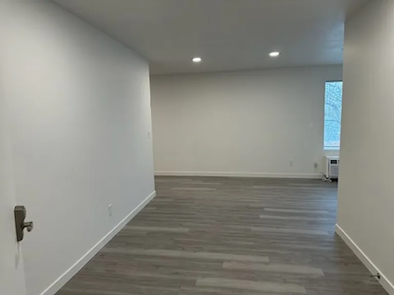 498 E Fort Union Blvd — Photo 5
