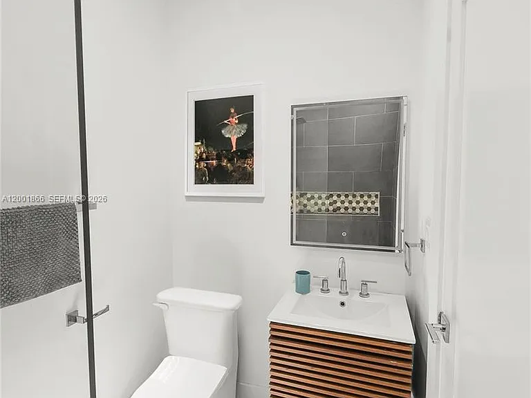 733 Michigan Ave #6 — Photo 8