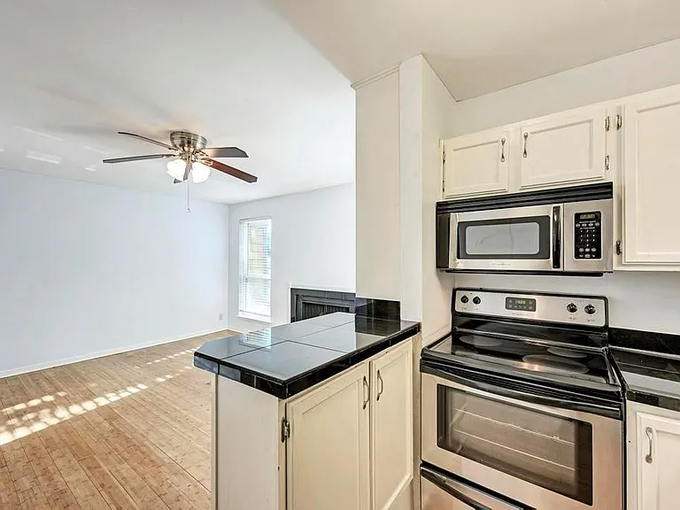 1000 W 26th St #113 — Photo 6