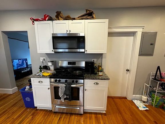 4th image of 74 Frederick Ave