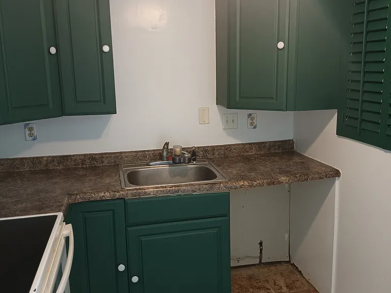 5891 Beecham Dr — Photo 2