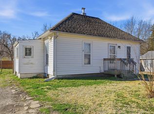 1811 SE 25th St, Topeka, KS 66605