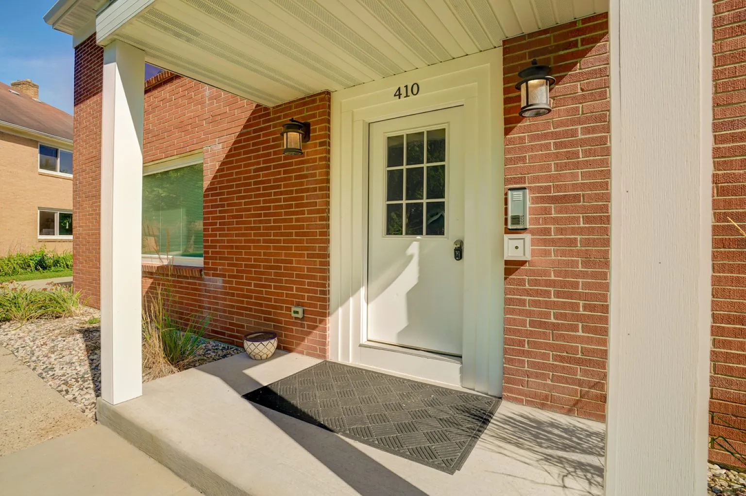 2 bed, 1000 sqft, $1,395 — Photo 2