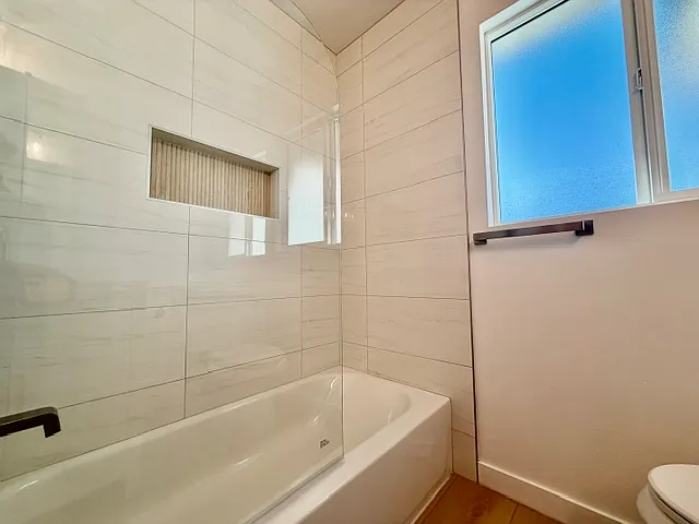 23130 Hartland St — Photo 11