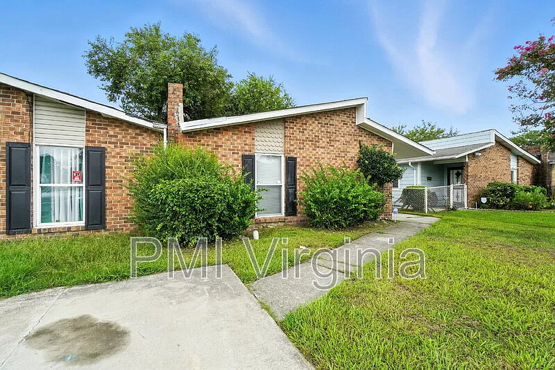 3 bed, 1.5 bath, 1150 sqft, $1,595 — Photo 1