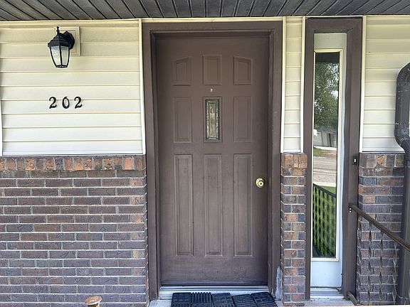 4th image of 202 Fern Ln