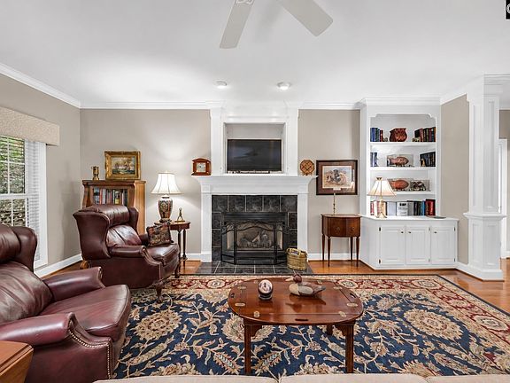 5th image of 353 Vista Springs Cir