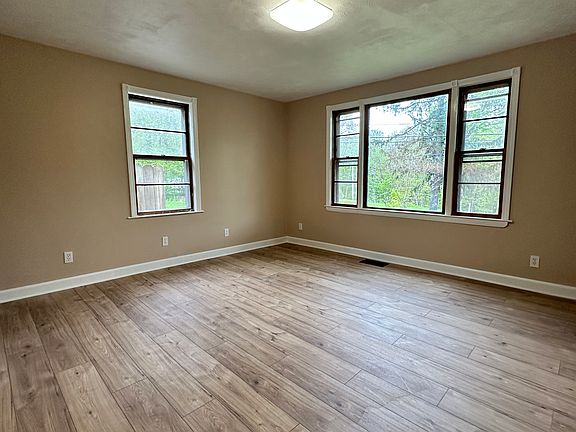 3rd image of 41 Hastings Rd #R