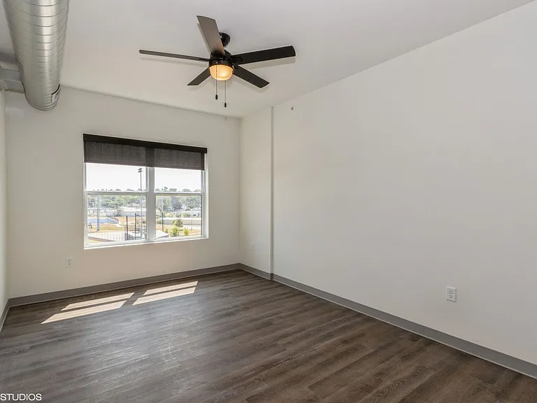 The Leo at the Hub Apartments — Photo 13