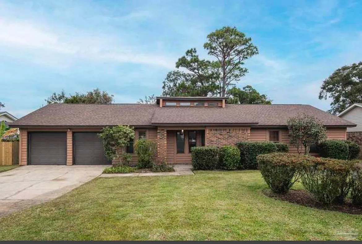 4420 Eastpointe Dr — Photo 1