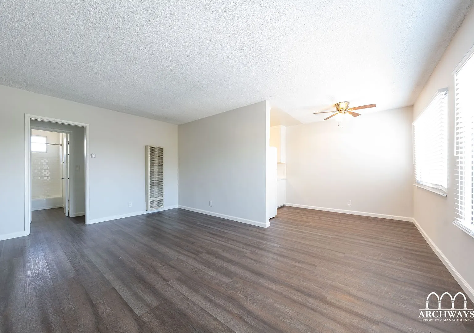 ~ Beautiful and Spacious 1 bd/1bath in Santa Monica ~ — Photo 3