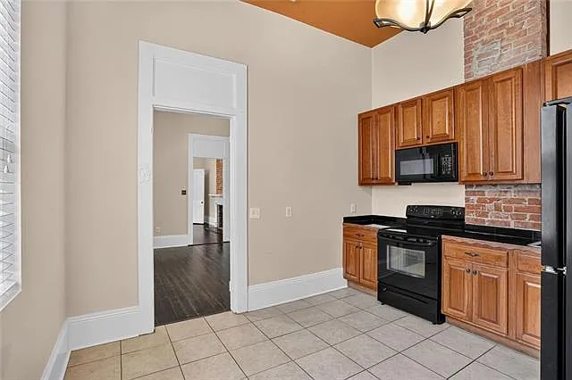 4117 Annunciation St — Photo 9