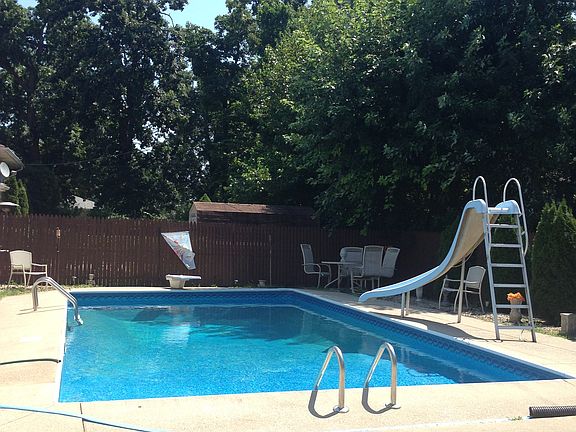 3rd image of 3021 Crowsnest Dr