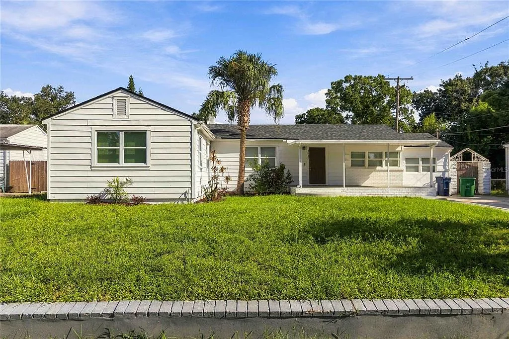 4 bed, 2.0 bath, 1707 sqft, $2,900 — Photo 1