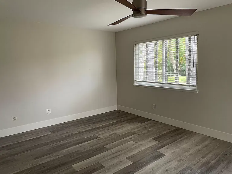 11918 Rancho Bernardo Rd — Photo 3