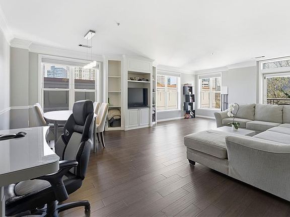 4th image of 3334 Peachtree Rd NE APT 212
