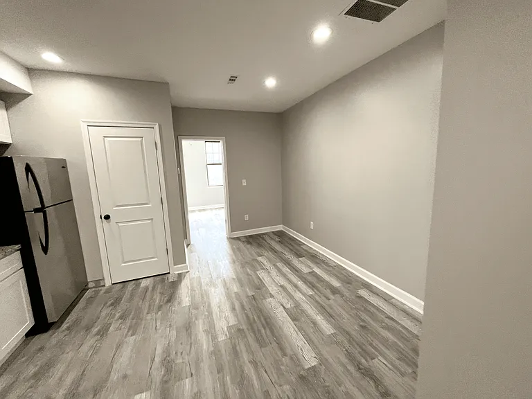 200 E 22nd St #2 — Photo 3