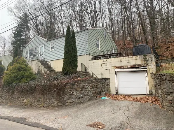 120 Emmett Avenue, Derby, CT 06418