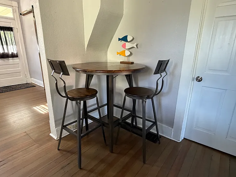 227 N Institute St — Photo 11