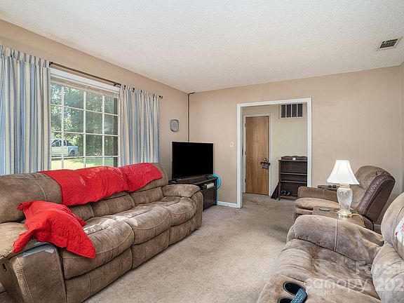 3rd image of 6607 Elm Forest Dr