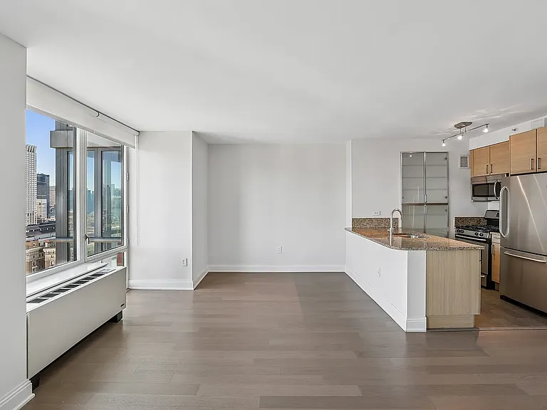 125 W 31st St #31F — Photo 15