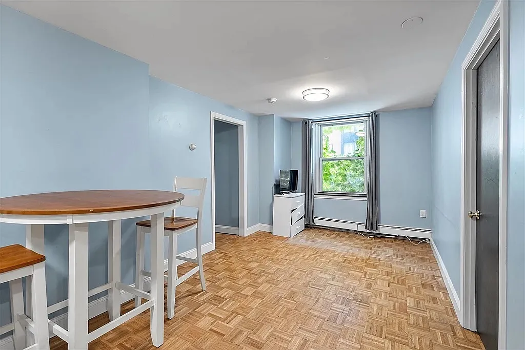 2 bed, 700 sqft, $3,300 — Photo 4