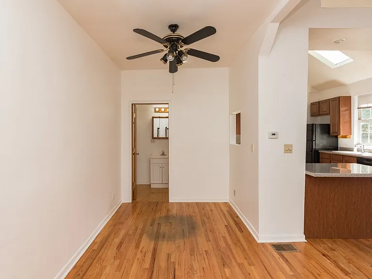 1043 W Grace St #CH — Photo 6