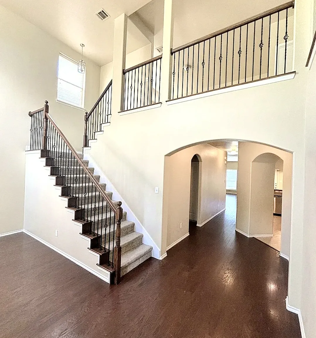 4 bed, 3033 sqft, $2,875 — Photo 2