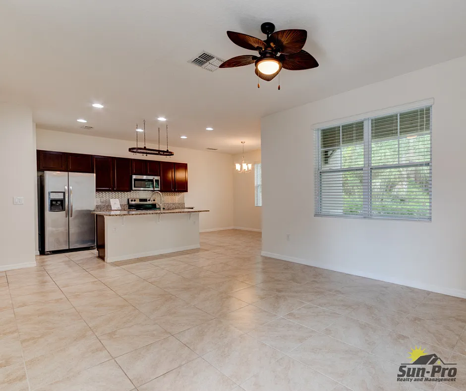 3 bed, 3.0 bath, 2179 sqft, $2,250 — Photo 2