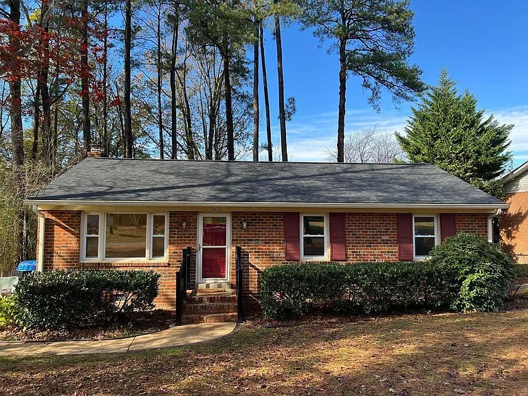 2410 Aiken Dr — Photo 2