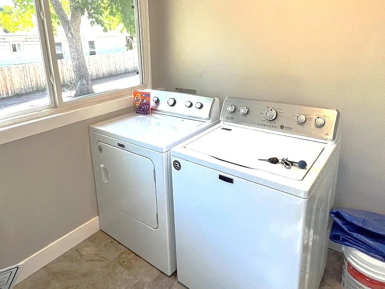 439 N Walnut St — Photo 5