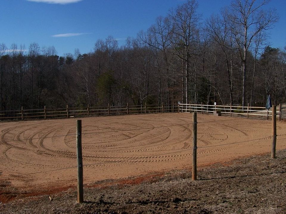 1st image of 164 Horsemans Dr
