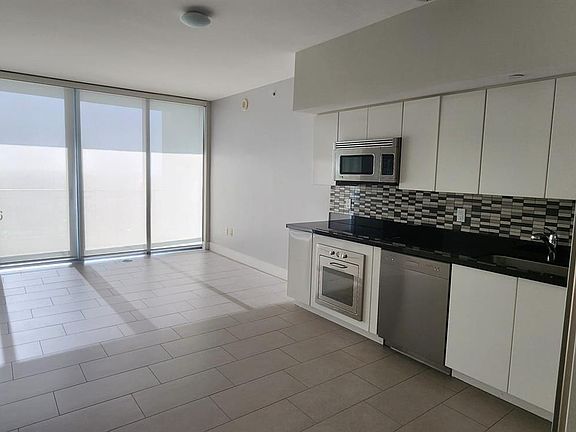 3rd image of 92 SW 3rd St APT 4308