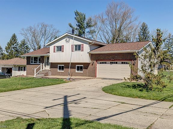 2nd image of 4619 Center Rd
