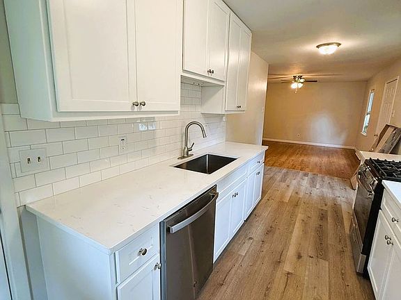 4th image of 47 Mercury Dr