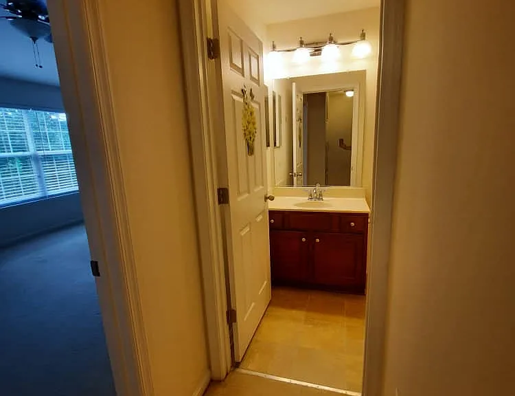 2nd Floor - Full (1) Bath