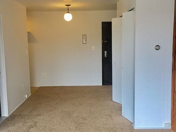 4th image of 913 Washtenaw Ave #38
