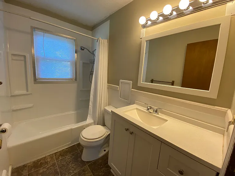 927 Davies Ave — Photo 9