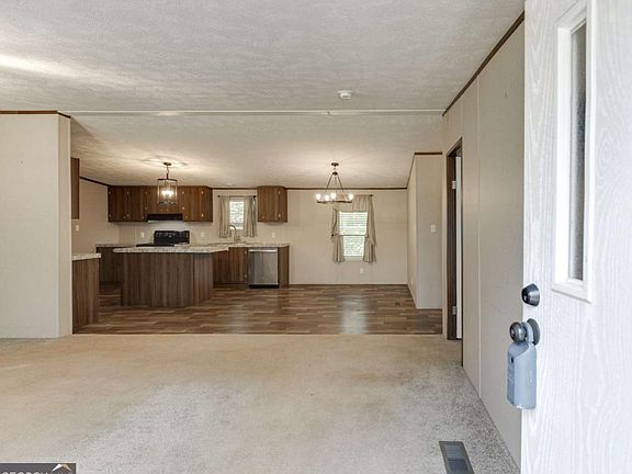 4th image of 526 Silver Falls Rd