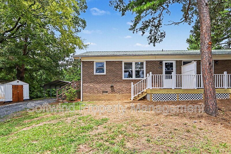 1st image of 1050 Pinecrest Dr