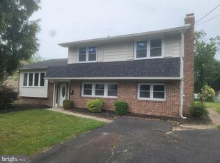 104 Sunset Ln, Edgewater Park, NJ 08010