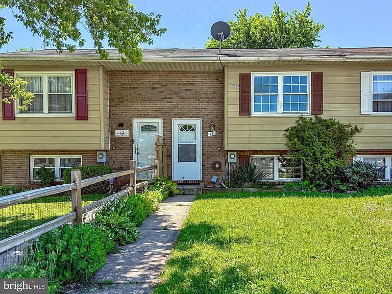 75 Grand Dr — Photo 1