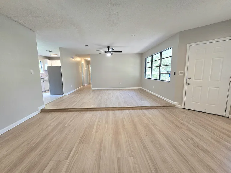 1017 Fremont Ave — Photo 2