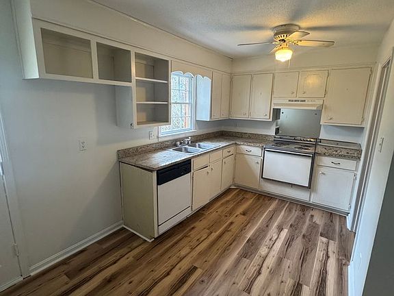 4th image of 2524 32nd St APT 1