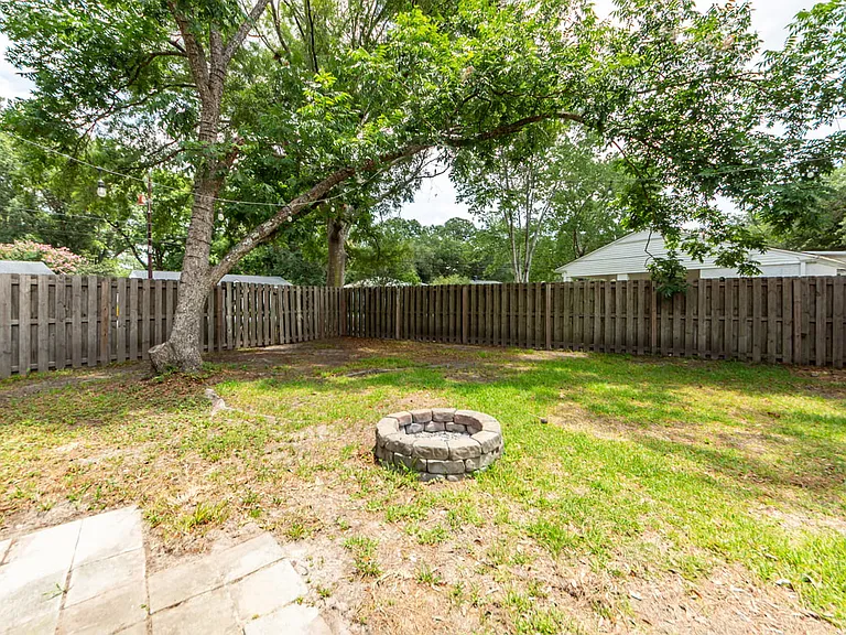343 Cessna Ave — Photo 15