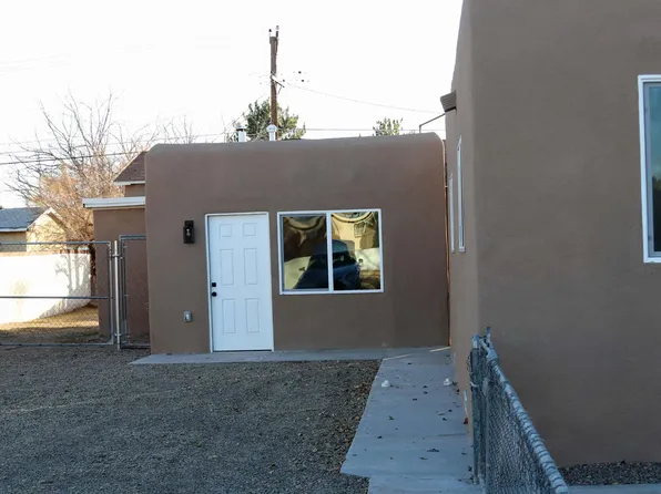 902 Palo Duro Ave NW, Albuquerque, NM 87107