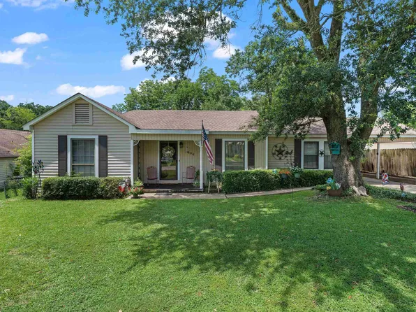 406 W Hill St, Carthage, TX 75633