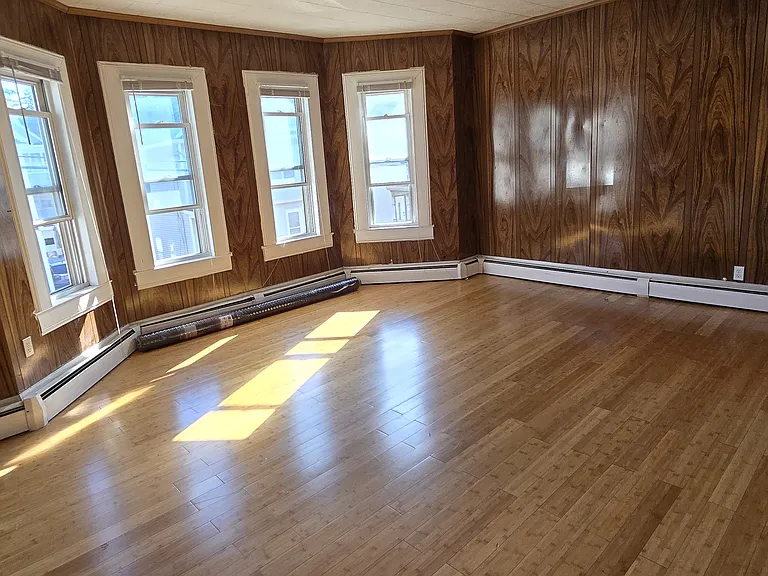 359 Concord St — Photo 4