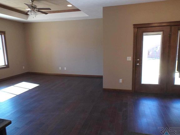 3rd image of 3204 E Woodsedge St